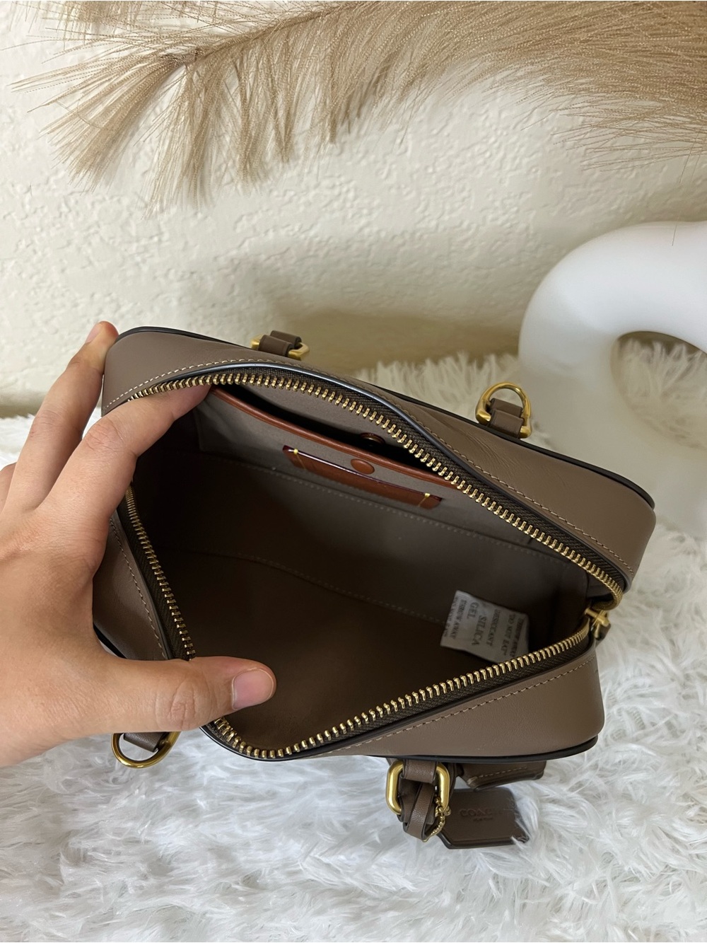 💕EUC Coach💕 Taupe Brown Leather Bag with Gold Hardware - Picture 9 of 11